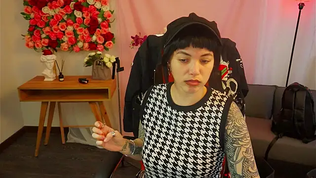 Snapshot of NeoGeisha chatting on April 8, 2026, 1:23 pm NeoGeisha online show from April 8, 2026, 1:23 pm