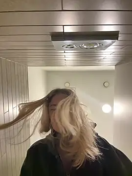 Snapshot of blonde_exe chatting on March 9, 2026, 1:36 pm blonde exe online show from March 9, 2026, 1:36 pm