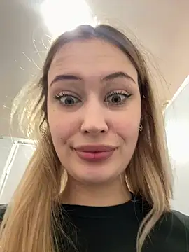 Snapshot of blonde_exe chatting on March 7, 2026, 10:43 am blonde exe online show from March 7, 2026, 10:43 am