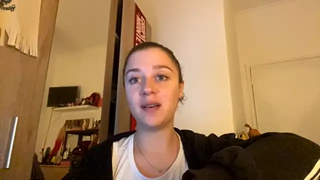 YelenaMohrman online show from February 12, 2026, 6:51 pm