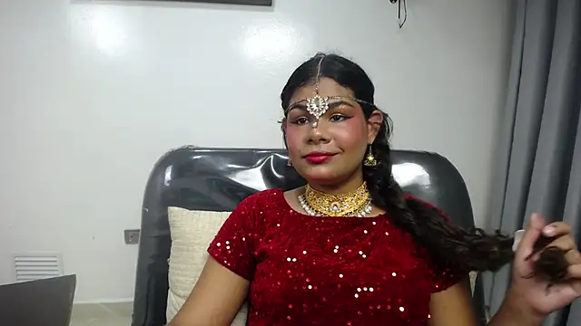 yaazhinii online show from April 17, 2026, 12:30 pm