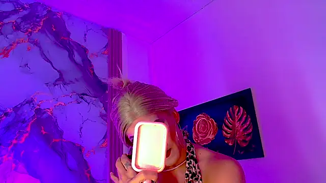 Snapshot of Aranza_Dollts chatting on June 19, 2026, 7:20 pm Aranza Dollts online show from June 19, 2026, 7:20 pm