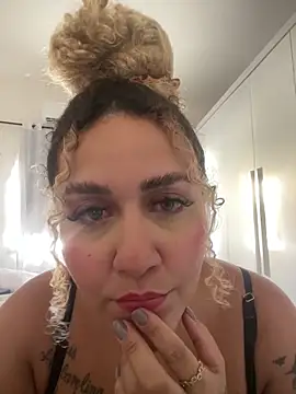 Tamires77 online show from February 4, 2026, 5:52 pm