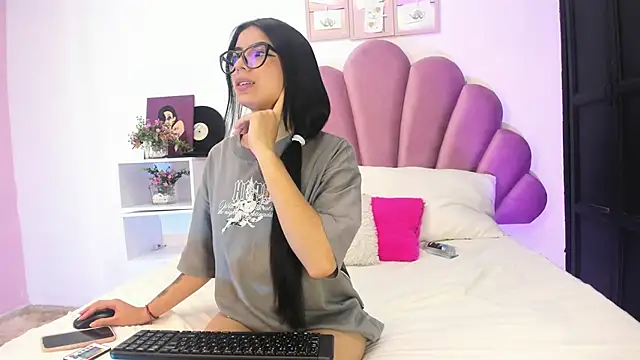 Lili Stone  online show from March 31, 2026, 3:52 am