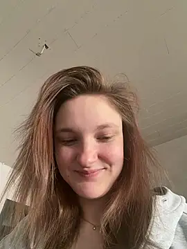 ViviLuu online show from March 24, 2026, 10:15 am