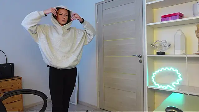 Alice Spear online show from February 14, 2026, 2:50 pm