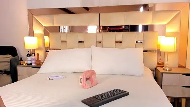 Snapshot of EloiseClairmont chatting on March 9, 2026, 7:39 pm EloiseClairmont online show from March 9, 2026, 7:39 pm