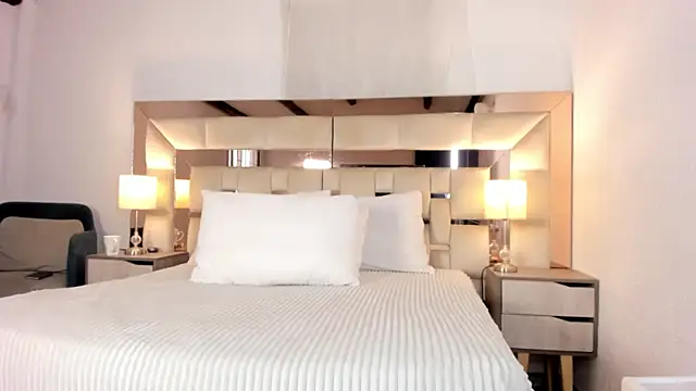 Snapshot of EloiseClairmont chatting on March 25, 2026, 7:46 pm EloiseClairmont online show from March 25, 2026, 7:46 pm