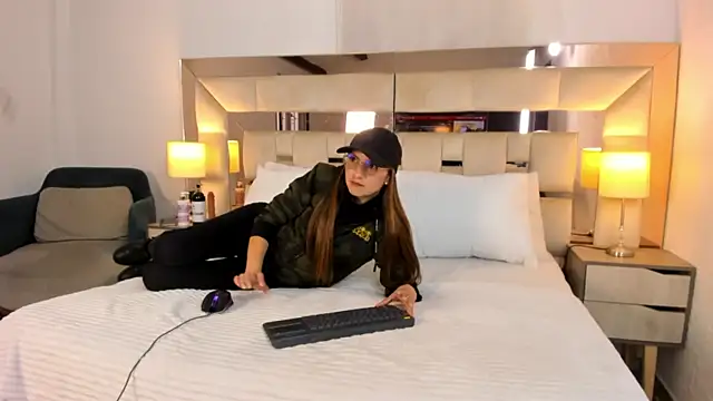 Snapshot of EloiseClairmont chatting on February 28, 2026, 7:46 pm EloiseClairmont online show from February 28, 2026, 7:46 pm