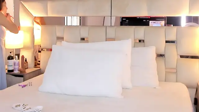 Snapshot of EloiseClairmont chatting on March 13, 2026, 7:52 pm EloiseClairmont online show from March 13, 2026, 7:52 pm