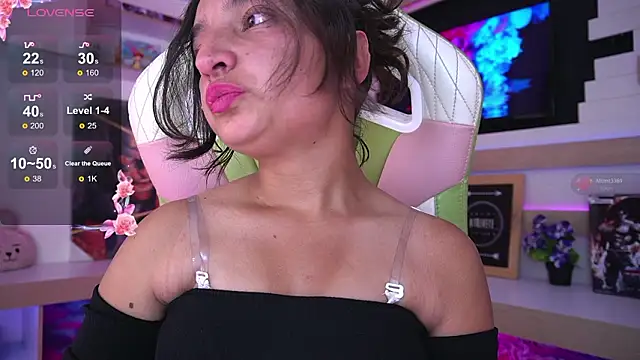  emily jonexs online show from March 3, 2026, 5:53 pm