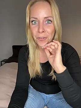 emily-becker22 online show from April 23, 2026, 3:35 pm