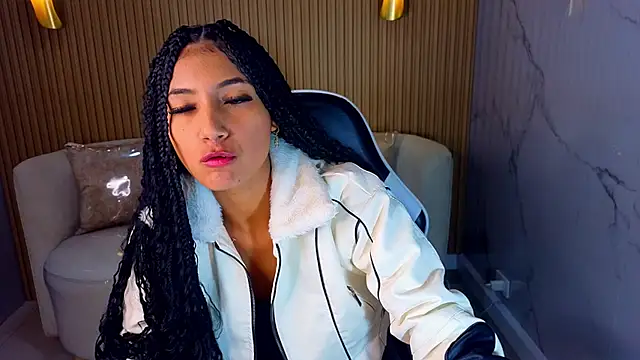 Perla Moon Tx online show from March 11, 2026, 1:05 pm