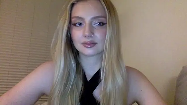 MayaWetDream online show from May 6, 2026, 8:24 pm