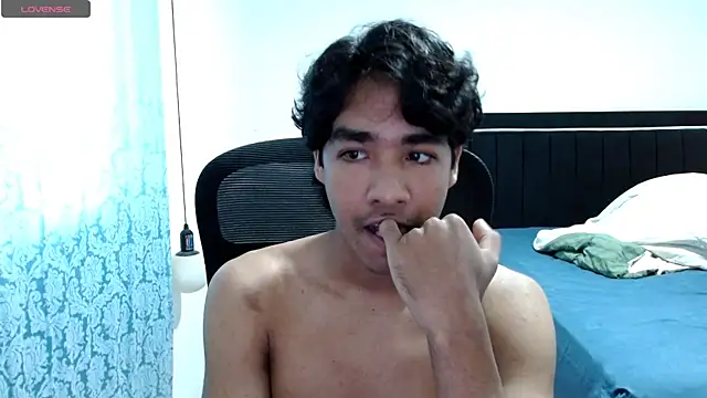 Snapshot of Pedestal_diamant chatting on April 27, 2026, 9:35 pm Pedestal diamant online show from April 27, 2026, 9:35 pm