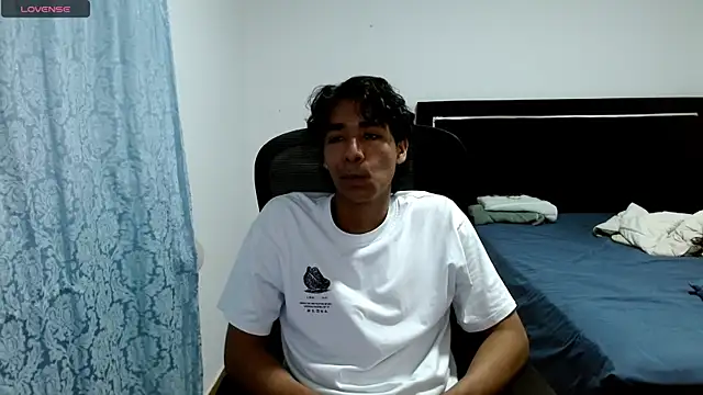 Snapshot of Pedestal_diamant chatting on April 30, 2026, 11:09 pm Pedestal diamant online show from April 30, 2026, 11:09 pm
