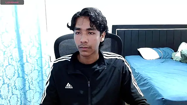 Snapshot of Pedestal_diamant chatting on April 19, 2026, 11:40 pm Pedestal diamant online show from April 19, 2026, 11:40 pm