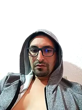 aaron latin69 online show from February 4, 2026, 9:21 pm