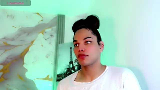 Snapshot of Zonce_shimer chatting on June 1, 2026, 7:35 pm Zonce shimer online show from June 1, 2026, 7:35 pm