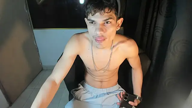Jesshot bigcock20cm online show from June 15, 2026, 8:03 am