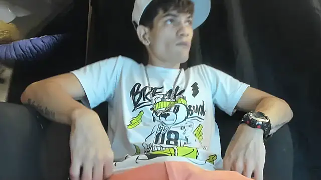 Jesshot bigcock20cm online show from June 14, 2026, 4:57 am