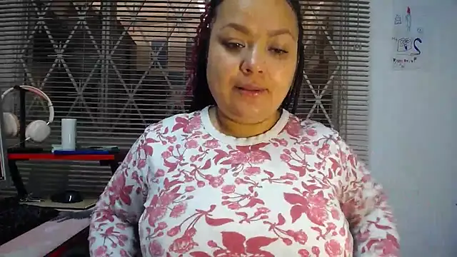 SweettSin online show from May 6, 2026, 1:59 pm