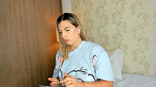 Snapshot of mahia_montenegro chatting on May 4, 2026, 7:50 pm mahia montenegro online show from May 4, 2026, 7:50 pm