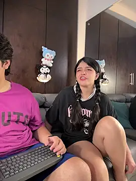 EmilyAndAndrew online show from June 25, 2026, 4:43 am