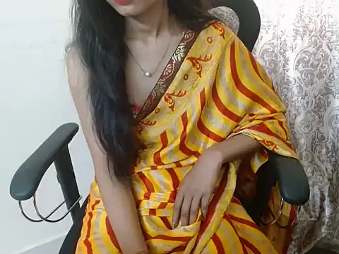 -Floora- online show from February 5, 2026, 7:04 am