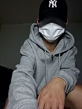 minnsuu0402 online show from April 13, 2026, 9:35 am