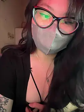 Snapshot of HaleyKin chatting on May 22, 2026, 3:43 pm HaleyKin online show from May 22, 2026, 3:43 pm