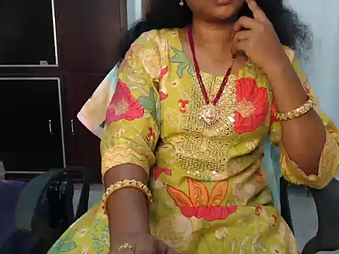 Snapshot of VixenNandhu chatting on April 26, 2026, 12:35 pm VixenNandhu online show from April 26, 2026, 12:35 pm