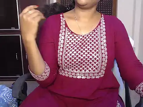 Snapshot of VixenNandhu chatting on April 18, 2026, 6:21 pm VixenNandhu online show from April 18, 2026, 6:21 pm