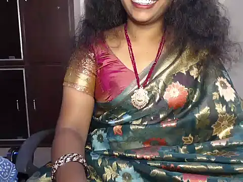 Snapshot of VixenNandhu chatting on April 17, 2026, 6:00 pm VixenNandhu online show from April 17, 2026, 6:00 pm