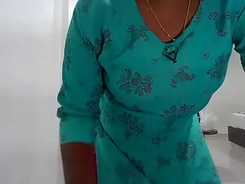 Snapshot of VixenNandhu chatting on April 27, 2026, 6:17 pm VixenNandhu online show from April 27, 2026, 6:17 pm