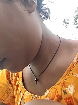 Sweet-runi online show from May 1, 2026, 5:34 am
