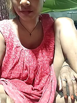 Snapshot of Sweet-runi chatting on July 2, 2026, 3:29 pm Sweet-runi online show from July 2, 2026, 3:29 pm
