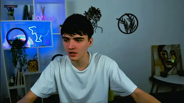 Snapshot of emil_lucky chatting on February 24, 2026, 12:39 pm emil lucky online show from February 24, 2026, 12:39 pm