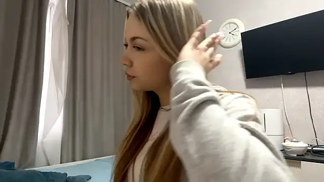 MilaSliger online show from February 9, 2026, 12:25 pm