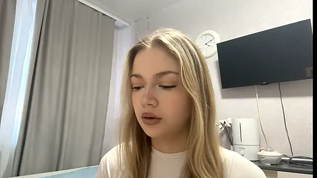 MilaSliger online show from February 17, 2026, 1:08 pm