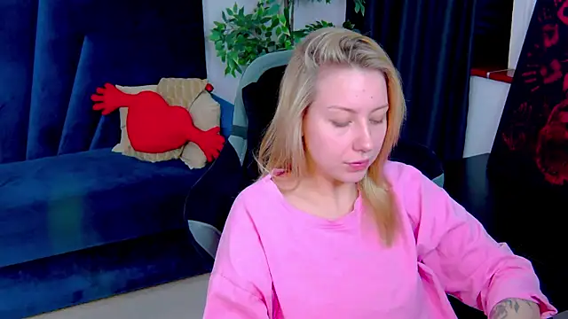 Snapshot of LovelyMiley chatting on March 17, 2026, 9:34 am LovelyMiley online show from March 17, 2026, 9:34 am