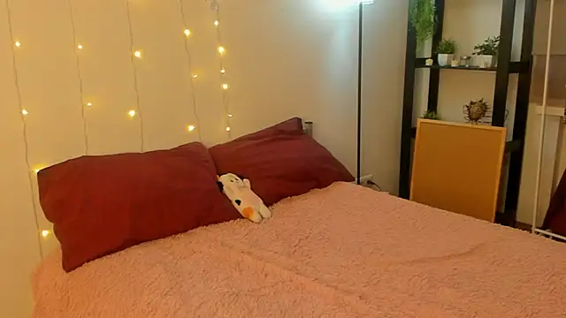 Snapshot of CalmFever chatting on February 11, 2026, 2:39 pm CalmFever online show from February 11, 2026, 2:39 pm