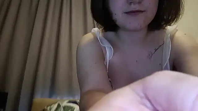 KatrinaWanderlust online show from February 9, 2026, 1:31 pm