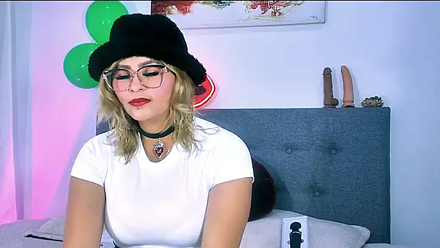 Sharlott 3 online show from March 23, 2026, 1:00 pm