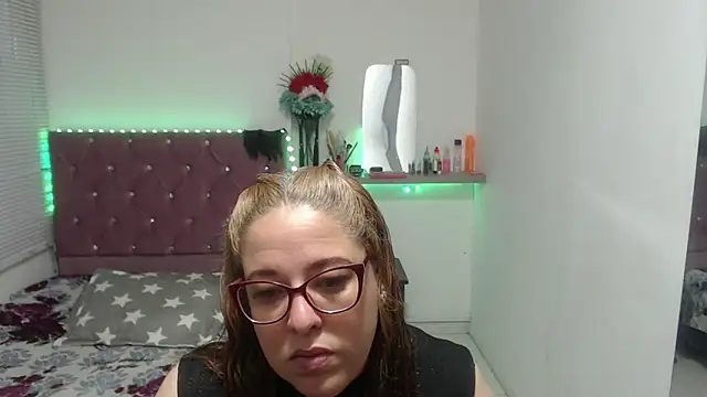 kataleyamilf69 online show from May 8, 2026, 12:20 pm
