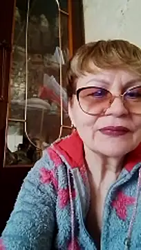Snapshot of SophieBurns chatting on April 13, 2026, 8:29 am SophieBurns online show from April 13, 2026, 8:29 am