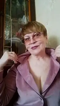 Snapshot of SophieBurns chatting on May 9, 2026, 10:29 am SophieBurns online show from May 9, 2026, 10:29 am