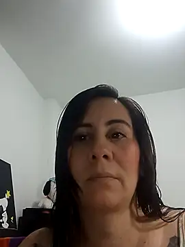 Sophie Tyler online show from April 29, 2026, 3:00 am