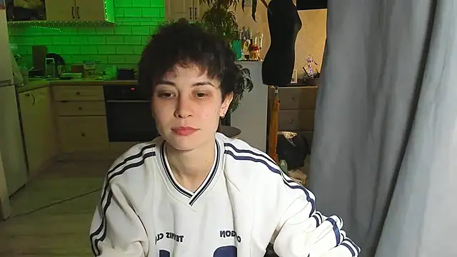 Eva Less online show from February 5, 2026, 8:59 pm