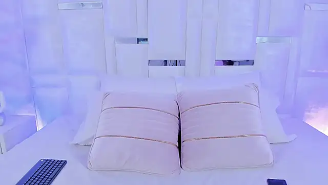 iim isabella online show from February 6, 2026, 9:55 pm